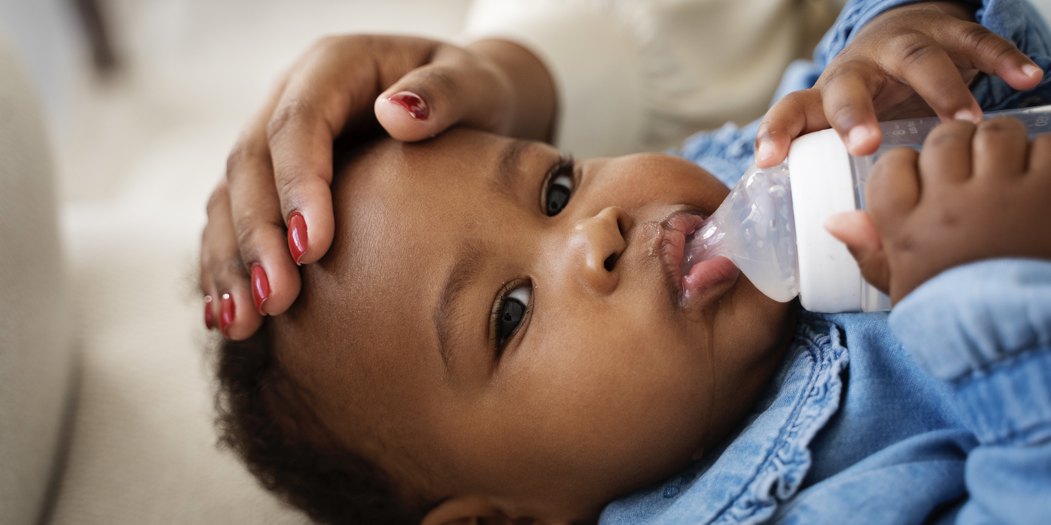 Comment aider l’enfant à abandonner le biberon ?