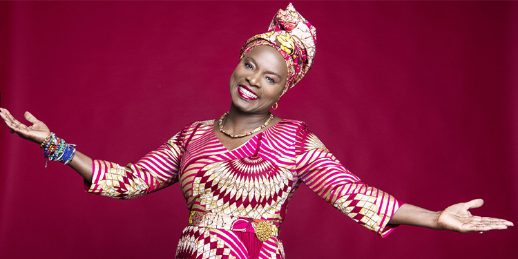 Angélique Kidjo : la première artiste vocale africaine étoilée sur le Hollywood Walk of Fame