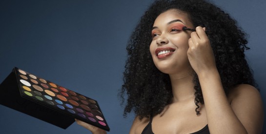 Ce qu’il faut savoir sur le maquillage : entre art, soin et précaution