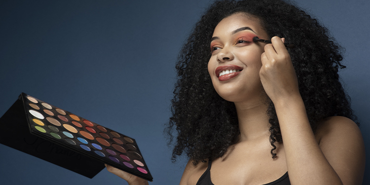 Ce qu’il faut savoir sur le maquillage : entre art, soin et précaution