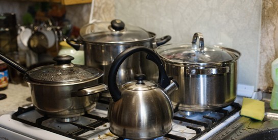 Faire briller ses ustensiles de cuisine avec des astuces simples et naturelles