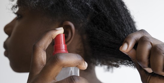 Produits chimiques capillaires : entre beauté et dangers silencieux