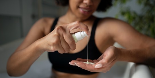 Adieu aux Taches : L’Acide Tranéxamique, Votre Arme Secrète pour un Teint Uniforme