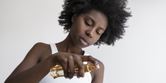 Le secret de l’huile d’olive pour des cheveux sains et brillants