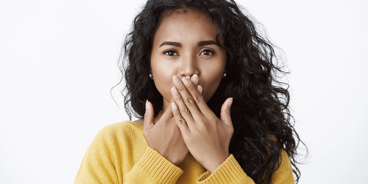Astuces naturelles pour combattre la mauvaise haleine au quotidien