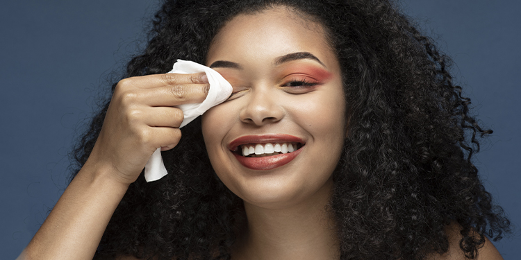 Le geste beauté essentiel : ne jamais dormir avec du maquillage