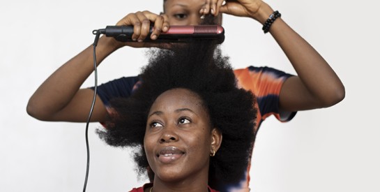 Lissage fréquent : attention aux dommages sur vos cheveux