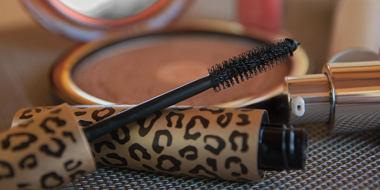 Cils fins ? Découvrez comment le mascara peut transformer votre regard
