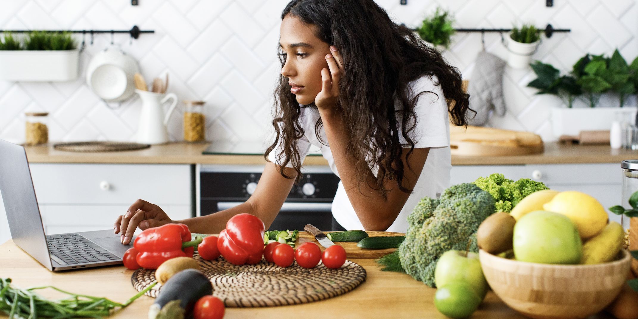 Alimentation Anti-Inflammatoire : Les Clés pour Dire Adieu aux Ballonnements