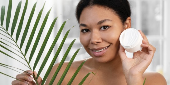 Crème vs lait pour le corps : lequel choisir pour une peau plus lumineuse et hydratée