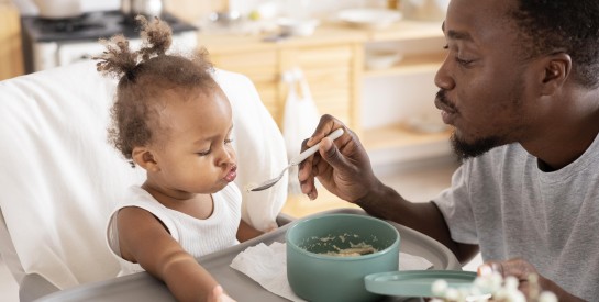 Diversification alimentaire : Les aliments de base africains pour les premiers repas de bébé