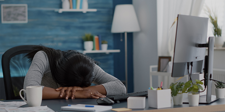 Gérer les interruptions au bureau : 3 techniques pour rester concentrée et productive