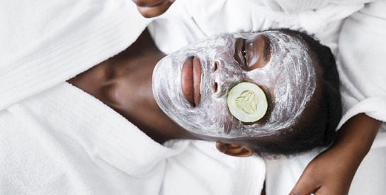 Le secret des peaux des reines : un masque visage à base de poudre de Nila