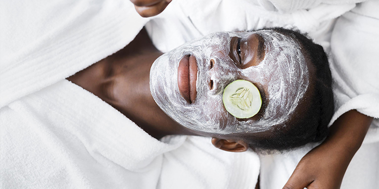 Le secret des peaux des reines : un masque visage à base de poudre de Nila