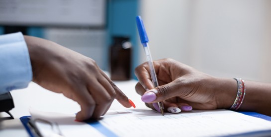 Les clauses abusives dans les contrats de travail : ce qu’il faut absolument vérifier avant de signer