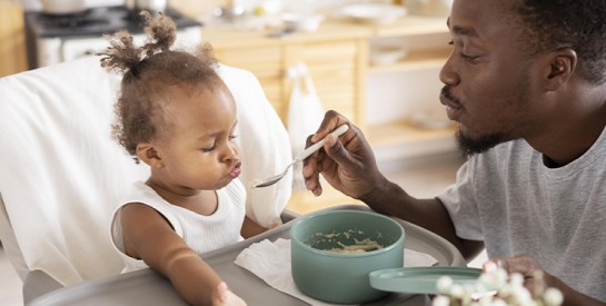 Diversification alimentaire : Les 10 premiers aliments africains à introduire à votre bébé