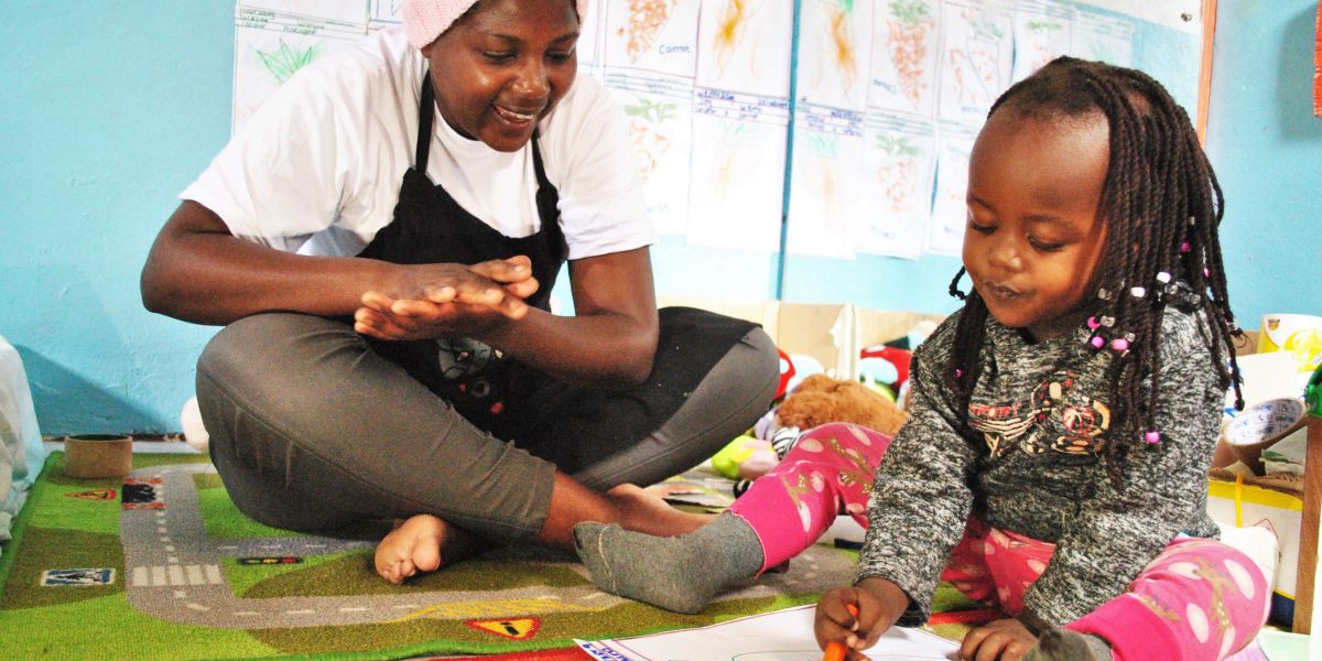 Une solution de garde d'enfants voit le jour pour les mères commerçantes des marchés de Nairobi