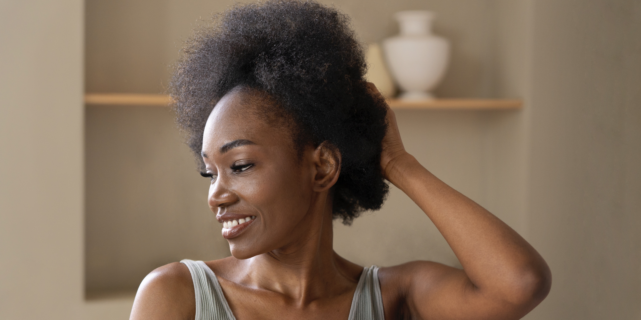 Rituel capillaire : ricin et palmiste pour des cheveux forts et souples