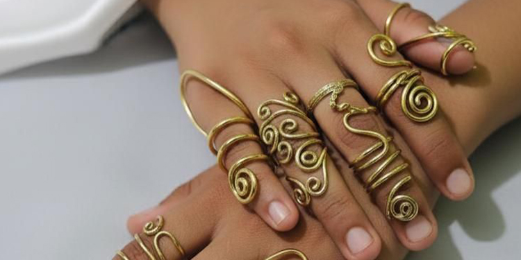 Les bagues africaines et leurs charmes : entre identité, symboles et élégance