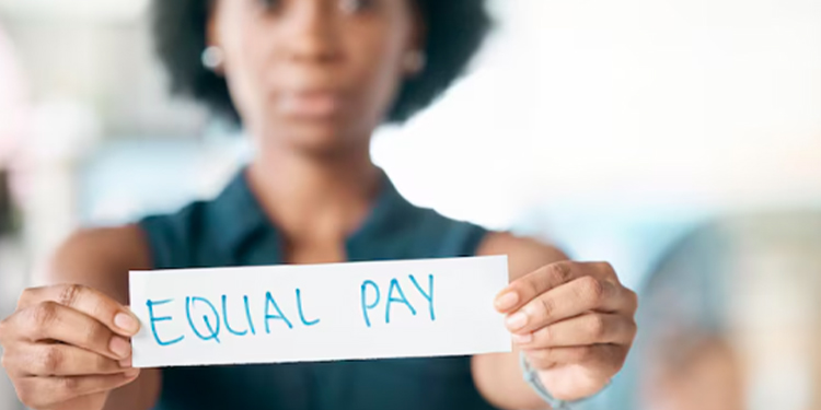 Journée de la Femme : Inégalités salariales, où en sommes-nous réellement et que prévoit la loi ?