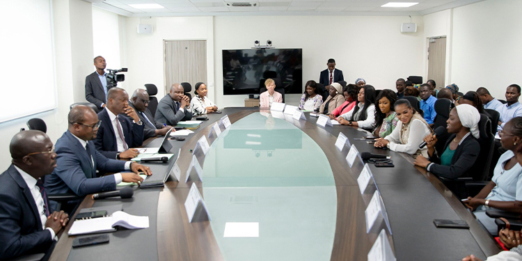 Forum de l’Insertion Professionnelle : Le Ministre Mamadou Touré échange avec les jeunes insérés et salue l’impact du programme