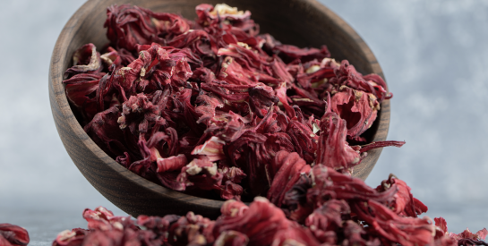 Masques à l’hibiscus et à la banane : le rituel naturel pour une peau éclatante et revitalisée