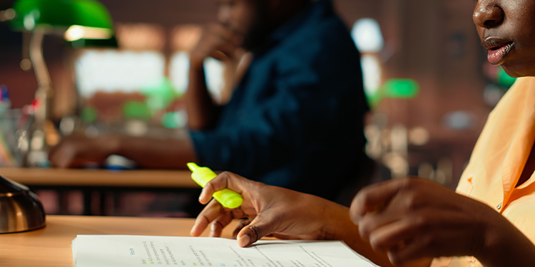 Le changement de nom après le mariage : démarches et implications à connaître