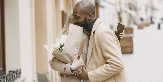 Le `` love bombing `` : 6 choses essentielles à savoir pour protéger votre cœur