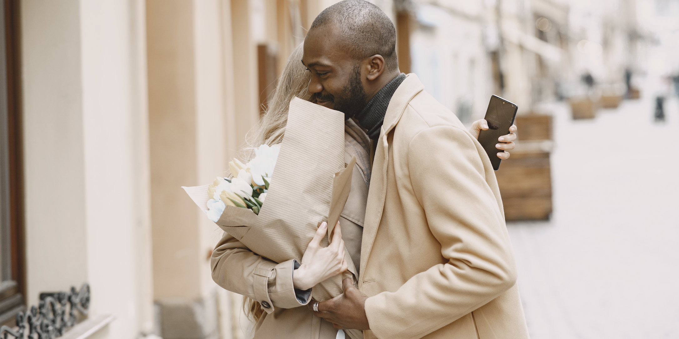 Le `` love bombing `` : 6 choses essentielles à savoir pour protéger votre cœur