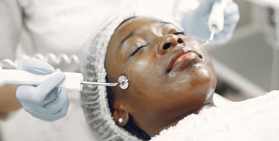 Quel soin visage faire 1 mois avant le grand jour ?