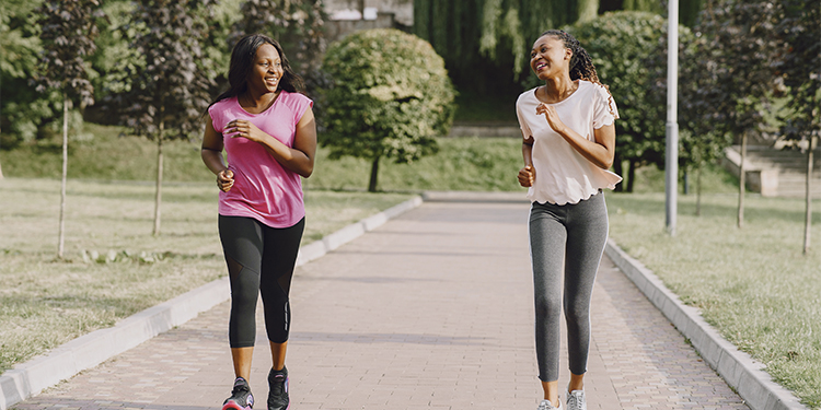 Marche rapide : le sport simple et efficace pour affiner le ventre