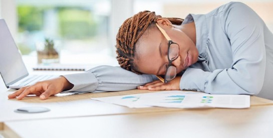 Fatigue persistante : les habitudes à revoir pour retrouver plus d’énergie