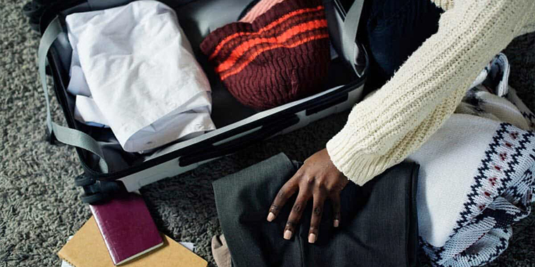 Voyager avec peu de bagages : les indispensables à ne surtout pas oublier