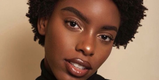 Maquillage : pourquoi votre fond de teint marque davantage certaines zones du visage ?