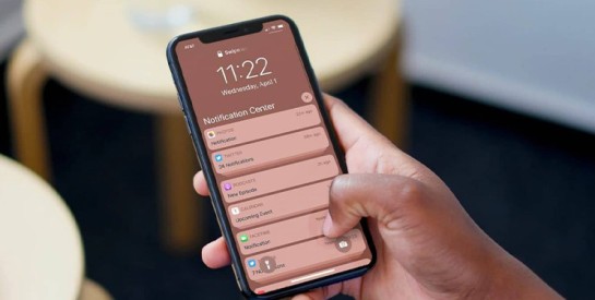 Vous voyagez bientôt ? Ce petit dossier à préparer sur votre téléphone peut vous éviter bien des problèmes