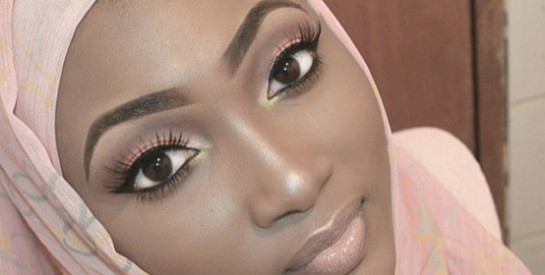 Maquillage pour peau noire : les yeux et la bouche