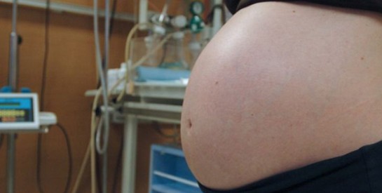 Enceinte après un viol, une fillette de 12 ans autorisée à garder son enfant