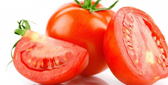 La tomate : contre les points noirs du visage