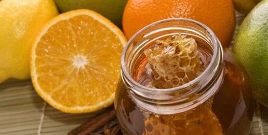 Boire de l’eau chaude, du citron et du miel peut changer votre vie