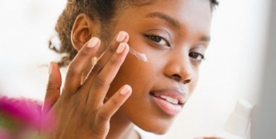 Quels produits naturels pour réparer ma peau abîmée par la dépigmentation