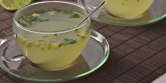 Limonade de gingembre, concombre et menthe pour un ventre plat