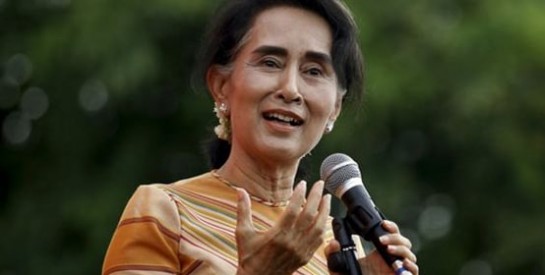 Birmanie: Aung San Suu Kyi entre pour la première fois dans un gouvernement