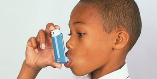 Les enfants de parents fumeurs souffrent d`asthme