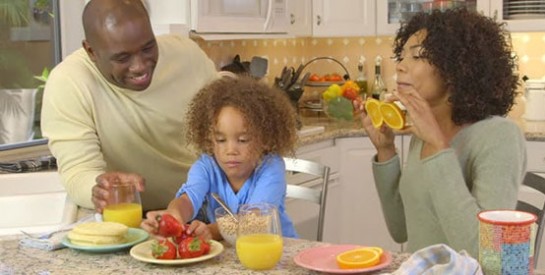 Le petit déjeuner protège du surpoids et de l`obésité