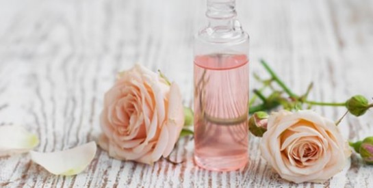 Lotion au jus de pomme et à l`eau de rose pour peaux grasses ou mixtes