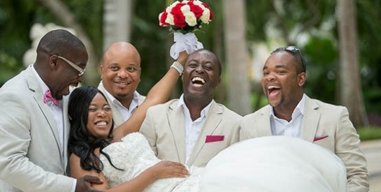 Pourquoi la mariée tient-elle un bouquet de fleurs ?