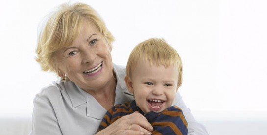 Grande-Bretagne : une femme de 60 ans se bat pour donner naissance à ses petits-enfants