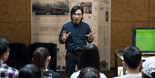 Cours de drague dans une grande université chinoise