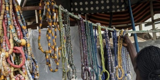 Au Togo, la tradition ancestrales des perles revient à la mode