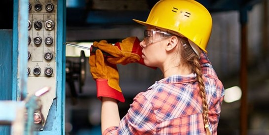 Une entreprise de plomberie refuse un job à une femme...